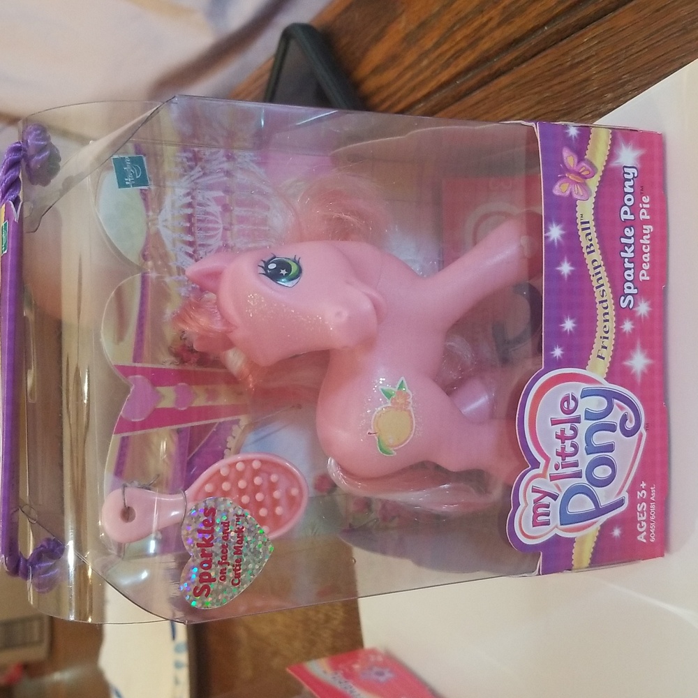 2004 my little pony friendship ball sparkle pony peachy pie g3